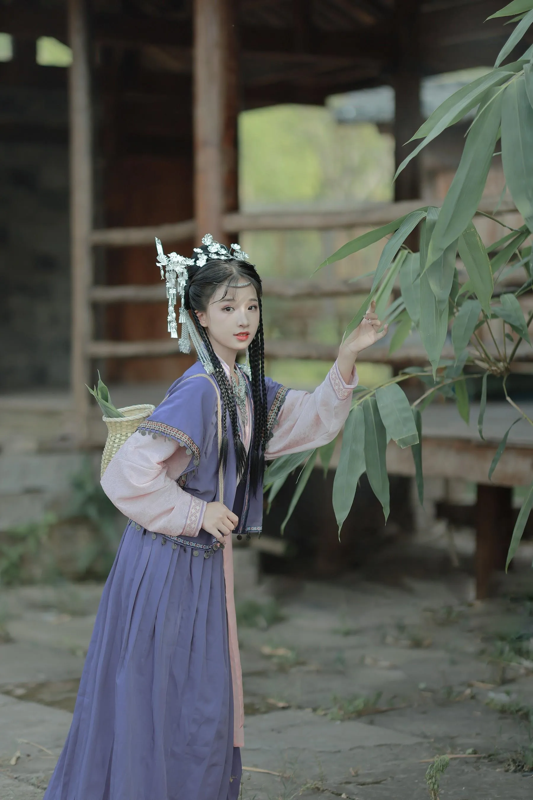 [YITUYU艺图语]2022.09.14 苗疆少女 卷卷 [22P]插图1
